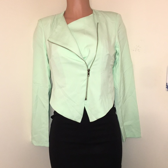 Blazer - Picture 3 of 8